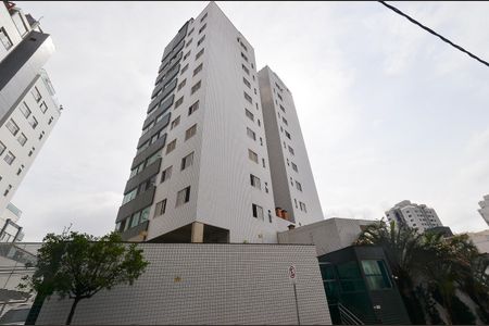 Apartamento à venda com 77m², 3 quartos e 2 vagasFachada