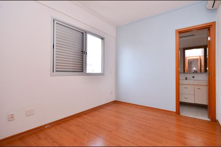 Apartamento à venda com 77m², 3 quartos e 2 vagasSuite