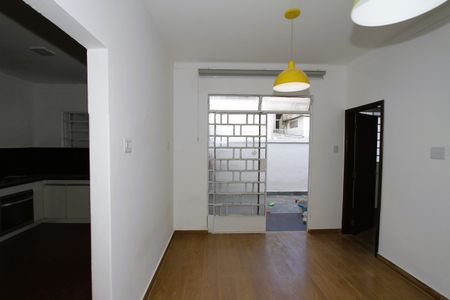 Sala de casa para alugar com 2 quartos, 70m² em Caiçara-adelaide, Belo Horizonte
