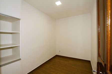 Quarto 1 de casa para alugar com 2 quartos, 70m² em Caiçara-adelaide, Belo Horizonte