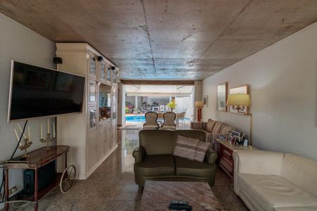 Casa à venda com 240m², 4 quartos e 3 vagas