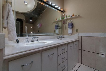 Casa à venda com 240m², 4 quartos e 3 vagas