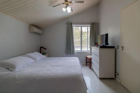 Casa à venda com 3 quartos, 240m² em Jardim Panorama, São Paulo