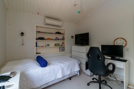 Casa à venda com 3 quartos, 240m² em Jardim Panorama, São Paulo