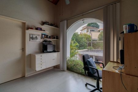 Casa à venda com 3 quartos, 240m² em Jardim Panorama, São Paulo