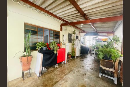 Casa à venda com 158m², 5 quartos e 2 vagas Casa à venda com 158m², 5 quartos e 2 vagasQuintal