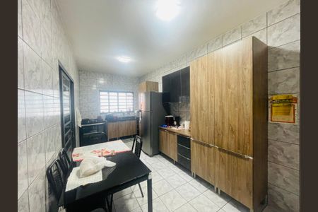 Casa à venda com 158m², 5 quartos e 2 vagas Casa à venda com 158m², 5 quartos e 2 vagasCozinha