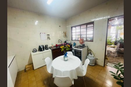 Casa à venda com 158m², 5 quartos e 2 vagas Casa à venda com 158m², 5 quartos e 2 vagasCozinha