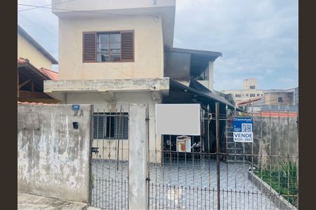 Casa à venda com 158m², 5 quartos e 2 vagas Casa à venda com 158m², 5 quartos e 2 vagasPlaca instalada na fachada do imóvel