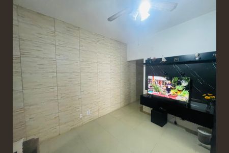 Casa à venda com 158m², 5 quartos e 2 vagas Casa à venda com 158m², 5 quartos e 2 vagasSala