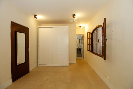 Casa à venda com 280m², 4 quartos e 2 vagas Casa à venda com 280m², 4 quartos e 2 vagasSuíte