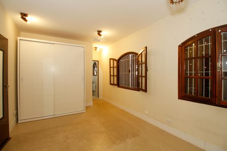 Casa à venda com 280m², 4 quartos e 2 vagas Casa à venda com 280m², 4 quartos e 2 vagasSuíte