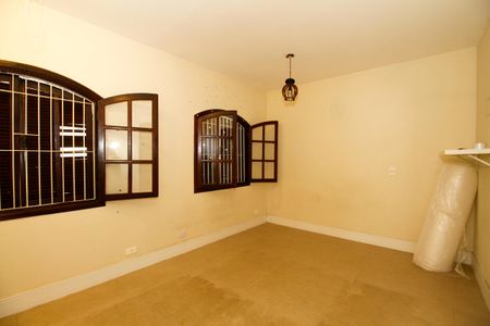 Casa à venda com 280m², 4 quartos e 2 vagas Casa à venda com 280m², 4 quartos e 2 vagasSuíte