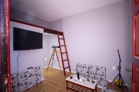 Sala de apartamento para alugar com 1 quarto, 32m² em Trindade, São Gonçalo