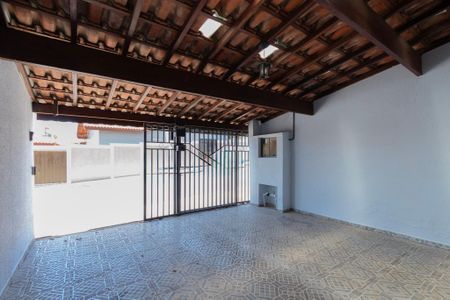 Casa para alugar com 85m², 2 quartos e 2 vagas Casa para alugar com 85m², 2 quartos e 2 vagasGaragem