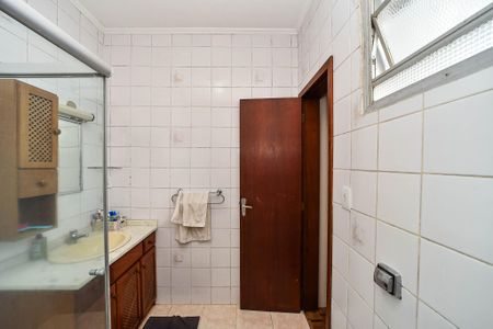 Casa à venda com 300m², 3 quartos e 2 vagasBanheiro da Suíte 2