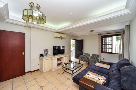 Sala de casa à venda com 3 quartos, 300m² em Três Figueiras, Porto Alegre