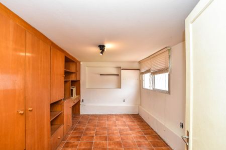 Casa à venda com 300m², 3 quartos e 2 vagasEscritório