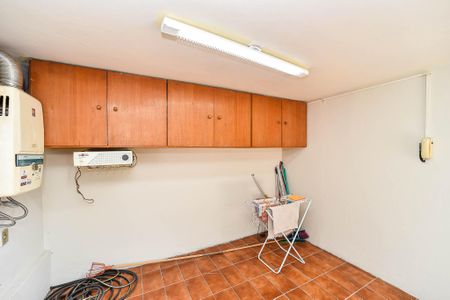 Casa à venda com 300m², 3 quartos e 2 vagasÁrea de Serviço