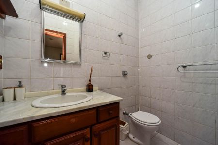 Casa à venda com 300m², 3 quartos e 2 vagasBanheiro Social