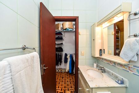 Casa à venda com 300m², 3 quartos e 2 vagasBanheiro da Suíte 1