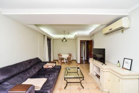 Casa à venda com 300m², 3 quartos e 2 vagasSala