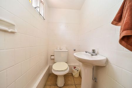 Casa à venda com 300m², 3 quartos e 2 vagasBanheiro de serviço