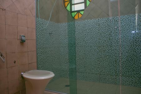 Casa à venda com 400m², 4 quartos e 10 vagas Casa à venda com 400m², 4 quartos e 10 vagasBanheiro 2