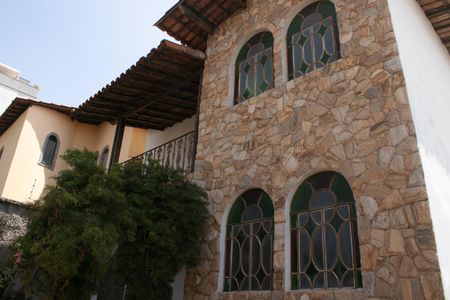 Casa à venda com 400m², 4 quartos e 10 vagas Casa à venda com 400m², 4 quartos e 10 vagasFachada