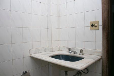 Casa à venda com 400m², 4 quartos e 10 vagas Casa à venda com 400m², 4 quartos e 10 vagasBanheiro 1