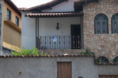 Casa à venda com 400m², 4 quartos e 10 vagas Casa à venda com 400m², 4 quartos e 10 vagasinstalação de placa