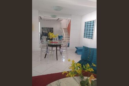 Casa à venda com 212m², 4 quartos e 2 vagas Casa à venda com 212m², 4 quartos e 2 vagasSala