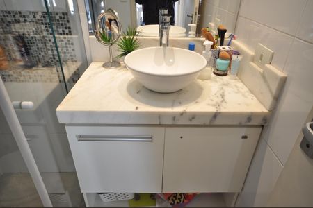 Apartamento à venda com 66m², 2 quartos e 2 vagasBanheiro Social