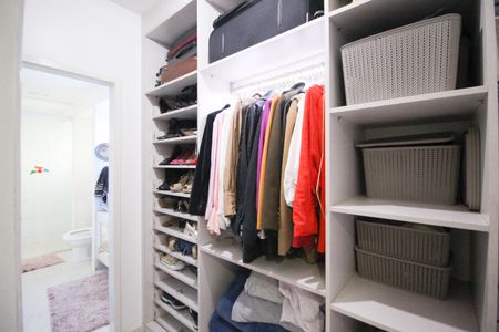 Casa à venda com 190m², 3 quartos e 3 vagas Casa à venda com 190m², 3 quartos e 3 vagasCloset da suíte