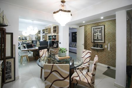 Casa à venda com 190m², 3 quartos e 3 vagas Casa à venda com 190m², 3 quartos e 3 vagasSala de Jantar