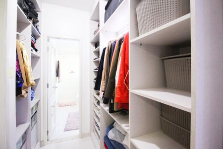 Casa à venda com 190m², 3 quartos e 3 vagas Casa à venda com 190m², 3 quartos e 3 vagasCloset da suíte