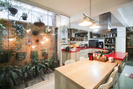 Casa à venda com 190m², 3 quartos e 3 vagas Casa à venda com 190m², 3 quartos e 3 vagasCozinha