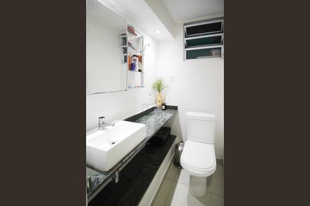 Casa à venda com 190m², 3 quartos e 3 vagas Casa à venda com 190m², 3 quartos e 3 vagasBanheiro