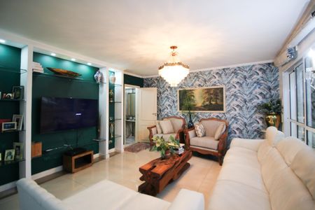 Casa à venda com 190m², 3 quartos e 3 vagas Casa à venda com 190m², 3 quartos e 3 vagasSala