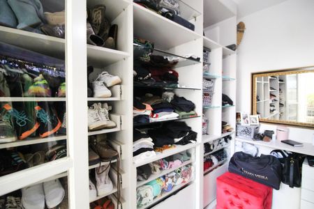 Casa à venda com 190m², 3 quartos e 3 vagas Casa à venda com 190m², 3 quartos e 3 vagasCloset da suíte