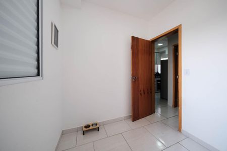 Quarto 1 de apartamento para alugar com 2 quartos, 40m² em Vila Nhocuné, São Paulo