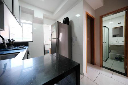 Sala/Cozinha de apartamento para alugar com 2 quartos, 40m² em Vila Nhocuné, São Paulo