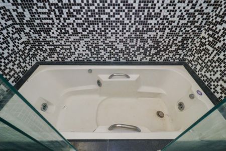 Apartamento para alugar com 70m², 1 quarto e 2 vagas Apartamento para alugar com 70m², 1 quarto e 2 vagasBanheiro da Suíte