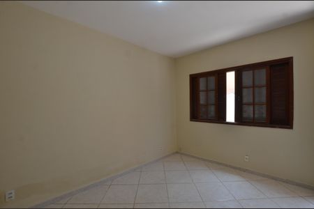 Sala de casa para alugar com 3 quartos, 120m² em Marechal Hermes, Rio de Janeiro