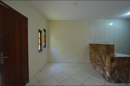 Sala de casa para alugar com 3 quartos, 120m² em Marechal Hermes, Rio de Janeiro