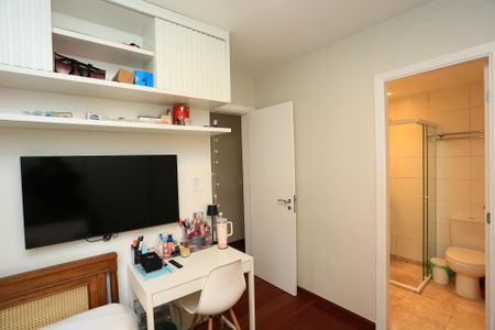 Apartamento à venda com 129m², 3 quartos e 2 vagasSuíte 2