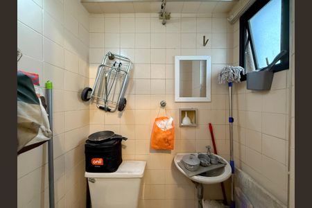 Apartamento para alugar com 130m², 3 quartos e 2 vagasBanheiro de Serviço