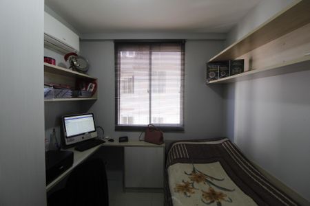 Quarto 1 de apartamento à venda com 3 quartos, 51m² em Mário Quintana, Porto Alegre