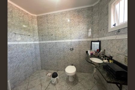 Casa à venda com 246m², 3 quartos e 3 vagasBanheiro 2