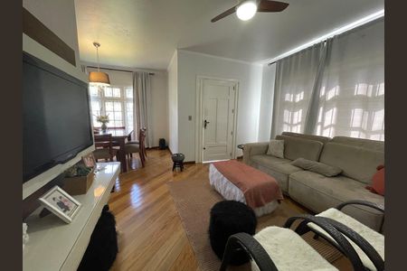 Casa à venda com 246m², 3 quartos e 3 vagasSala